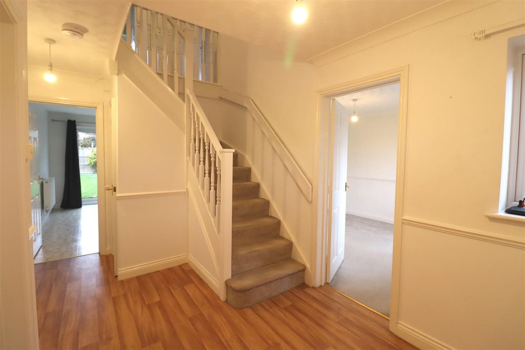 Property photo 2 of 20 Hallway.Jpg