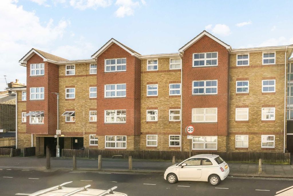 Property photo 1 of 6