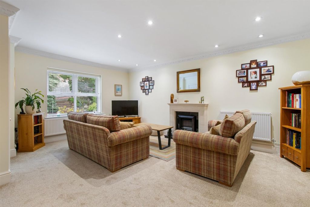 Property photo 2 of 20