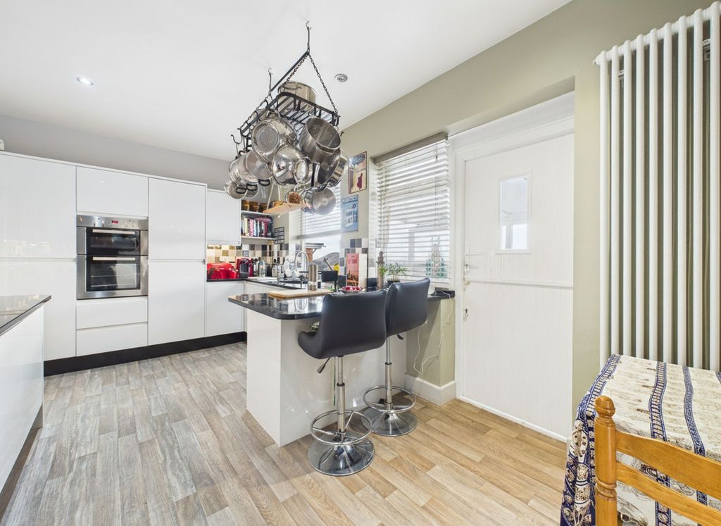 Property photo 3 of 17 Breakfast Kitchen