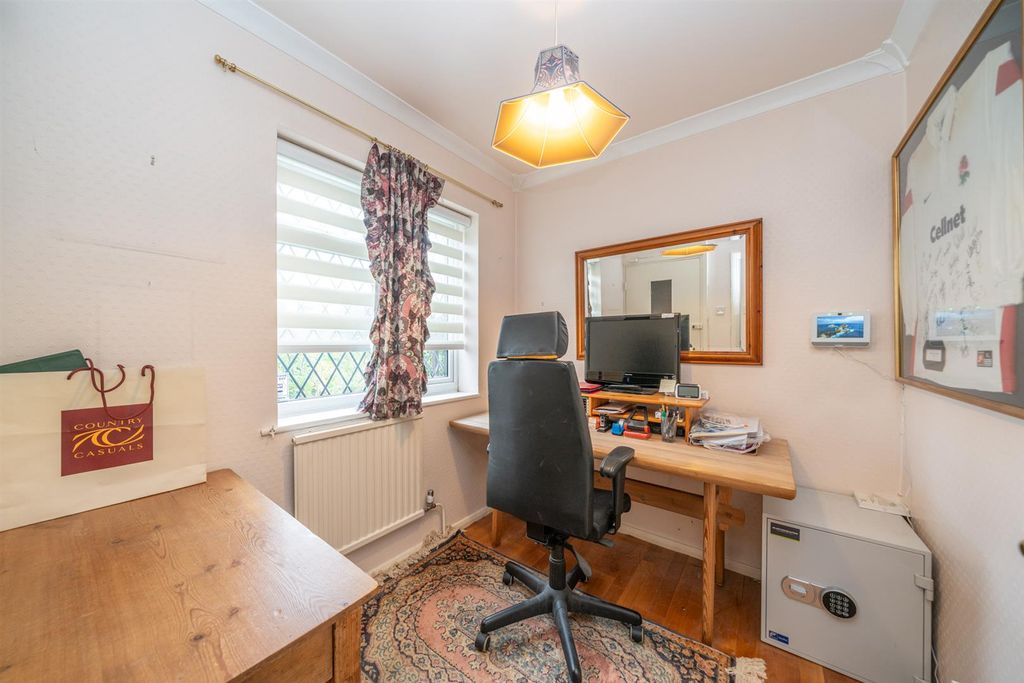 Property photo 3 of 20 48-Crouchfield-8864.Jpg