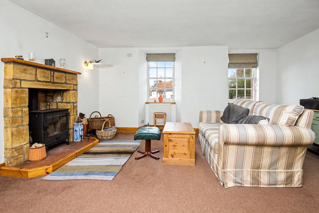 Property photo 3 of 23