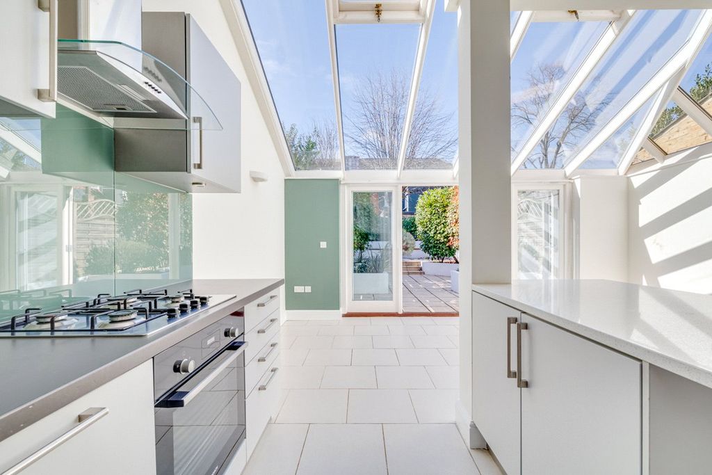 Property photo 1 of 10 Kitchen