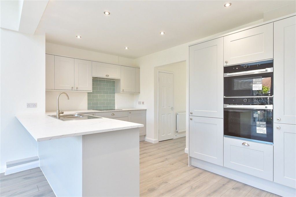 Property photo 3 of 16 Kitchen