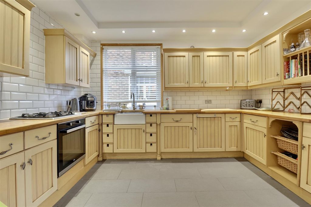 Property photo 2 of 17 0E3Ae62F-B1A5-48E3-A90B-58Cfd20CD4C2_1_201_A.Jpeg