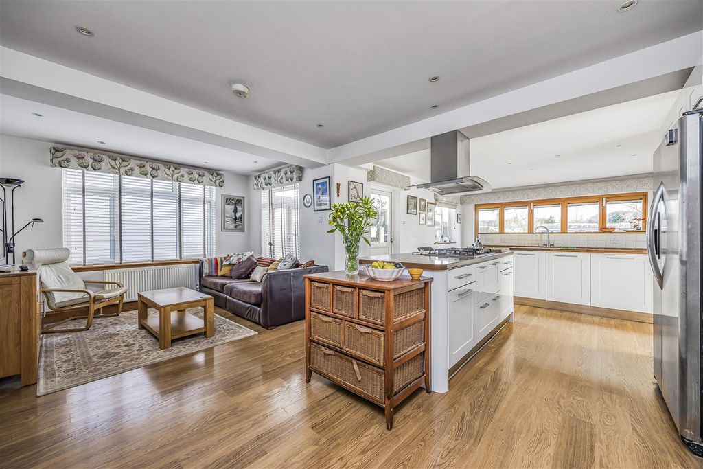 Property photo 3 of 33 Madakery, South Lane, Woodmancote-Porticomarketing