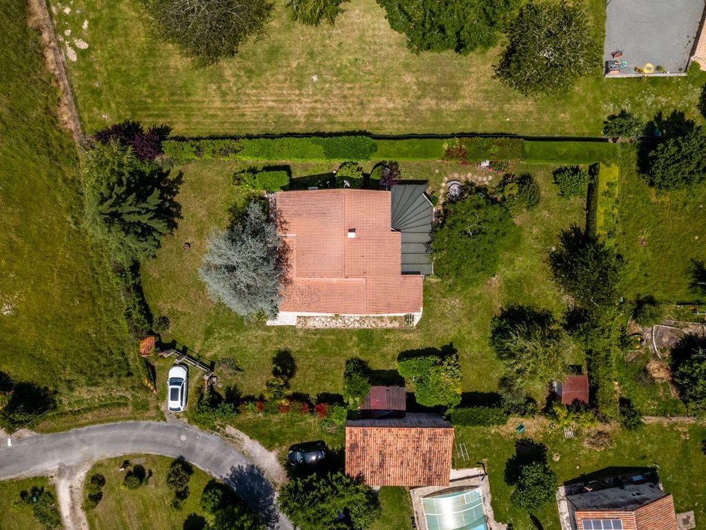 Property photo 1 of 15 House With 4 Bedrooms, Veranda, Garage On 1500 m2 Plot