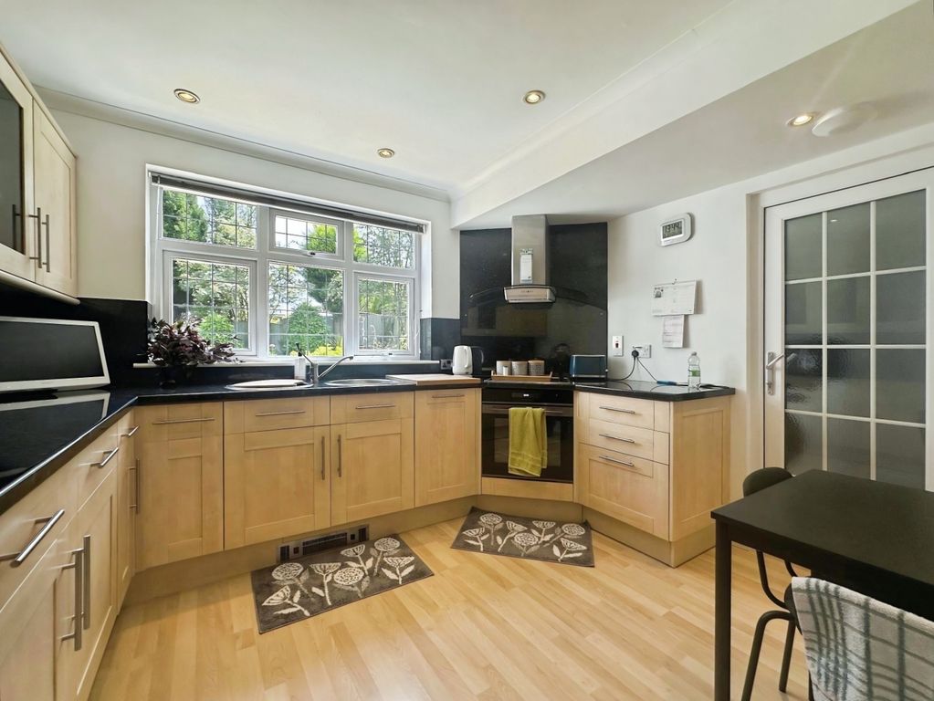 Property photo 2 of 31 Kitchen
