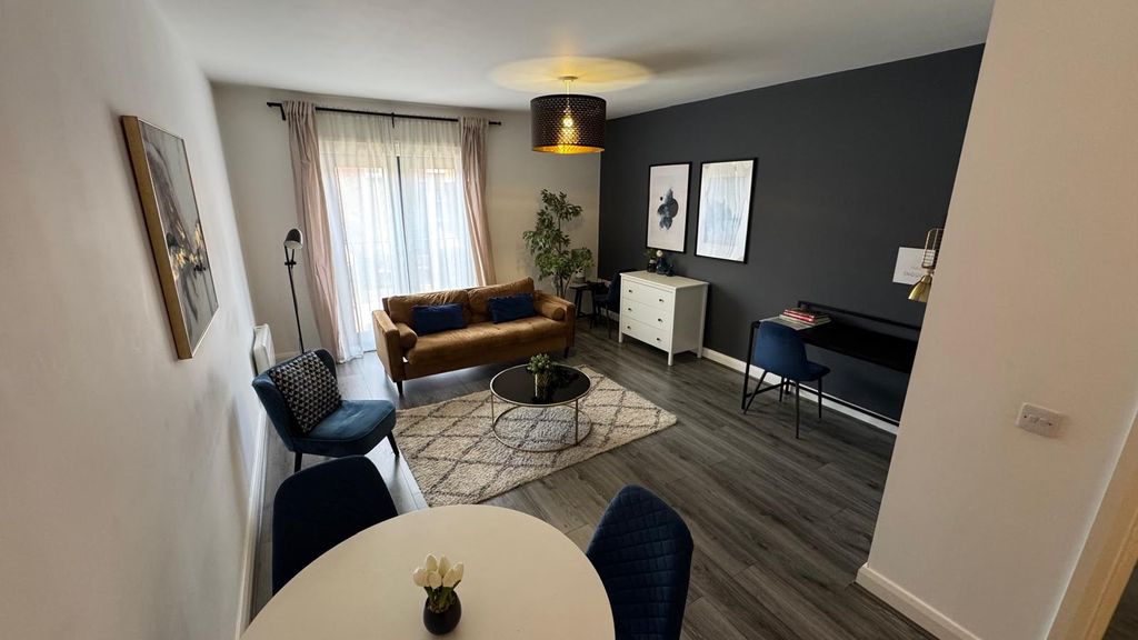 Property photo 2 of 18 c78E548d-E53d-4E3A-B683-Edb5Bd93Bd4F