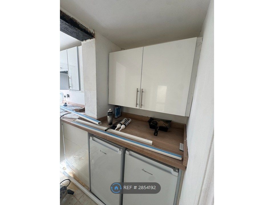 Property photo 2 of 10 Kitchen