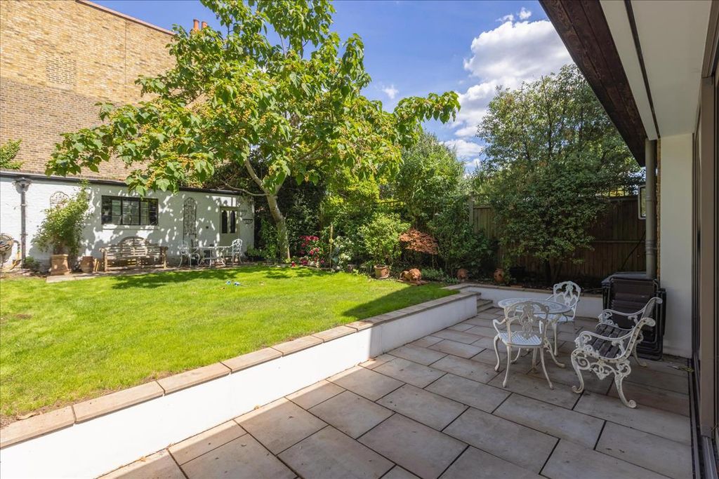 Property photo 2 of 21