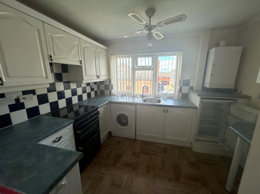 Property photo 2 of 8 Kitchen