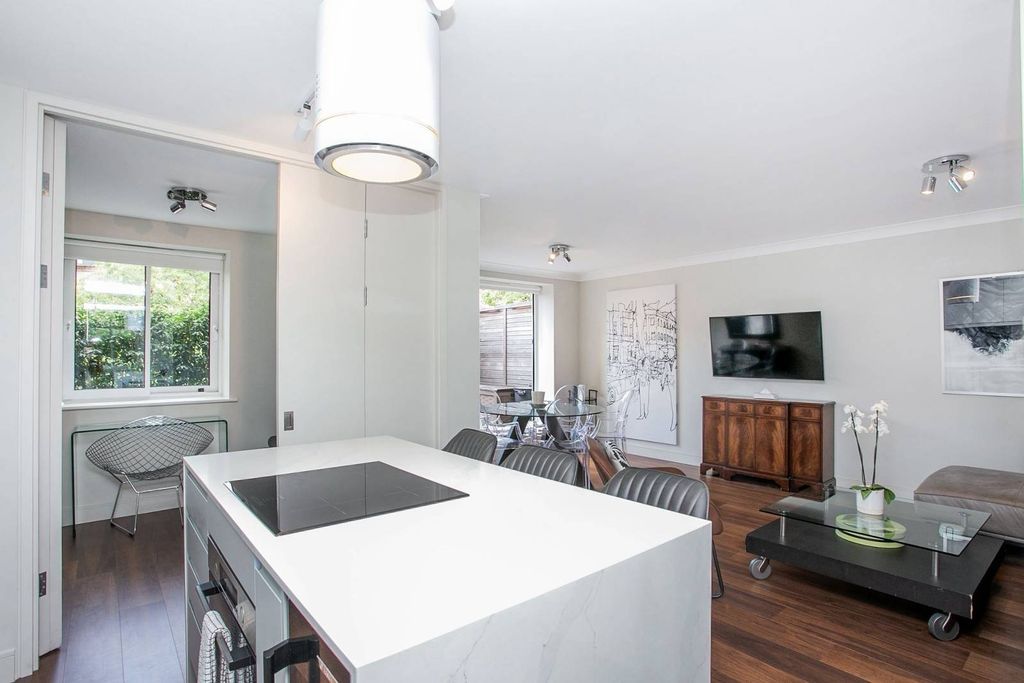 Property photo 2 of 23