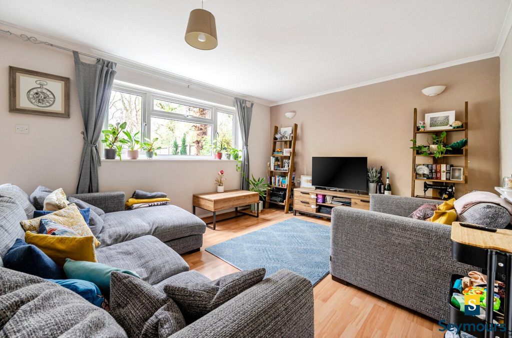 Property photo 2 of 21 Living Room