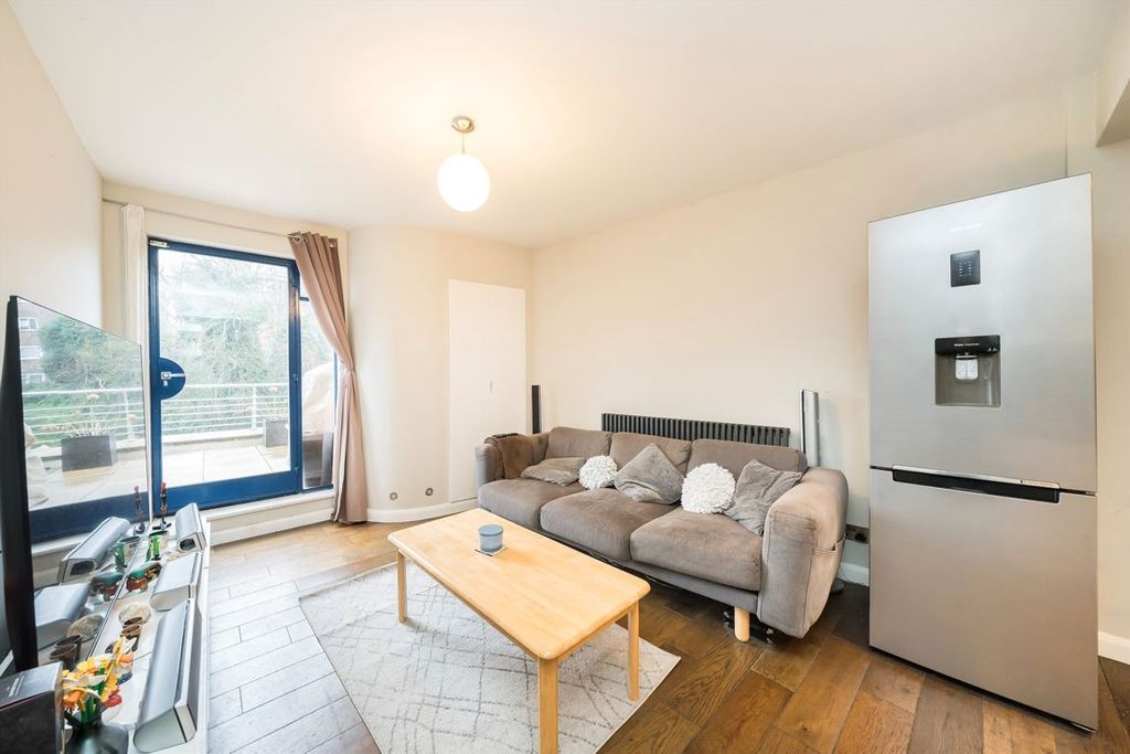 Property photo 2 of 8