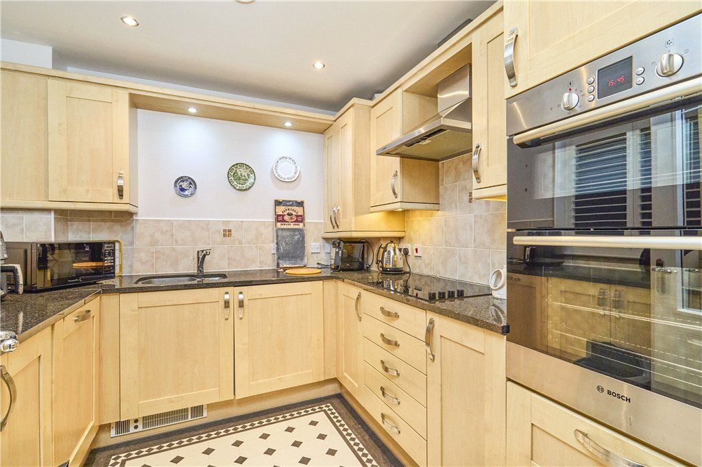 Property photo 3 of 16 Kitchen