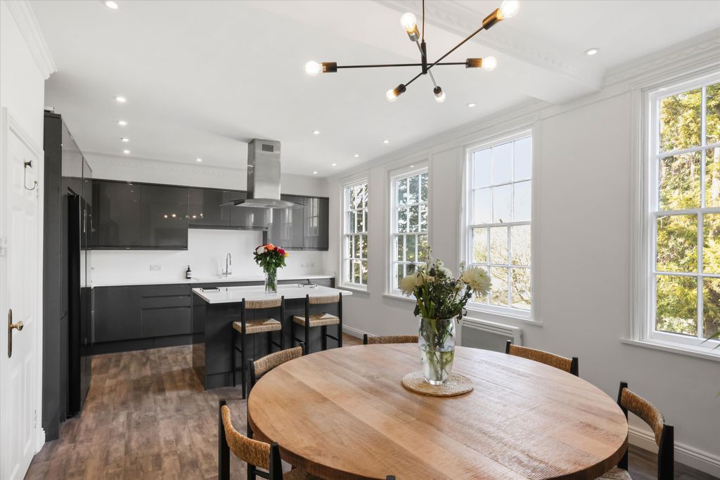 Property photo 2 of 32 Image