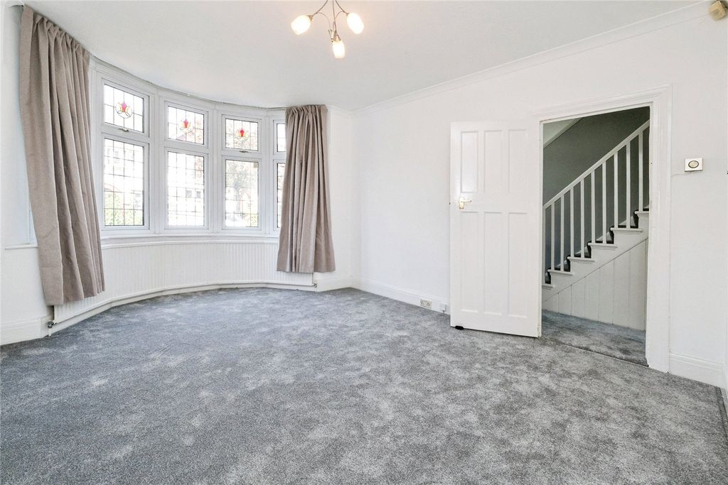 Property photo 2 of 26 Picture No. 15