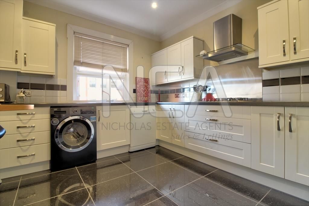 Property photo 1 of 10 Kitchen