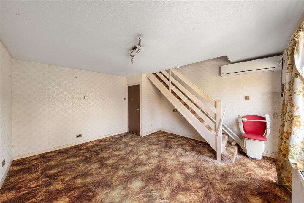 Property photo 2 of 8