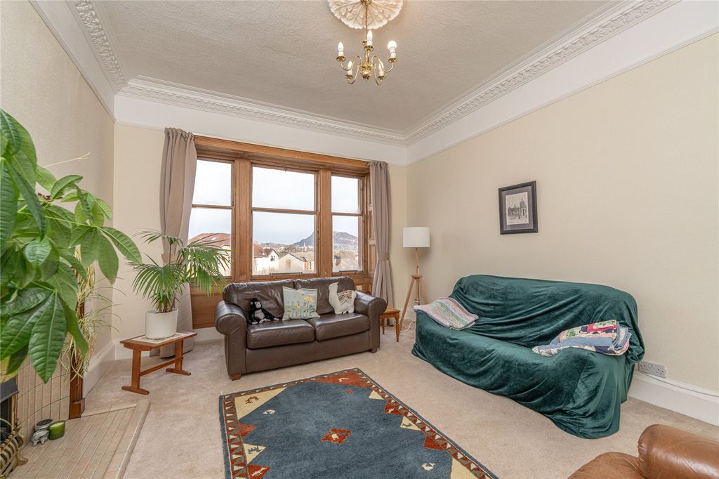 Property photo 3 of 30 Lounge Alt