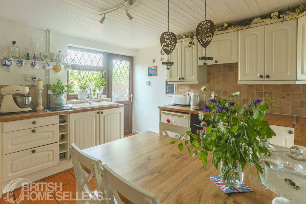 Property photo 3 of 27 Picture No. 06