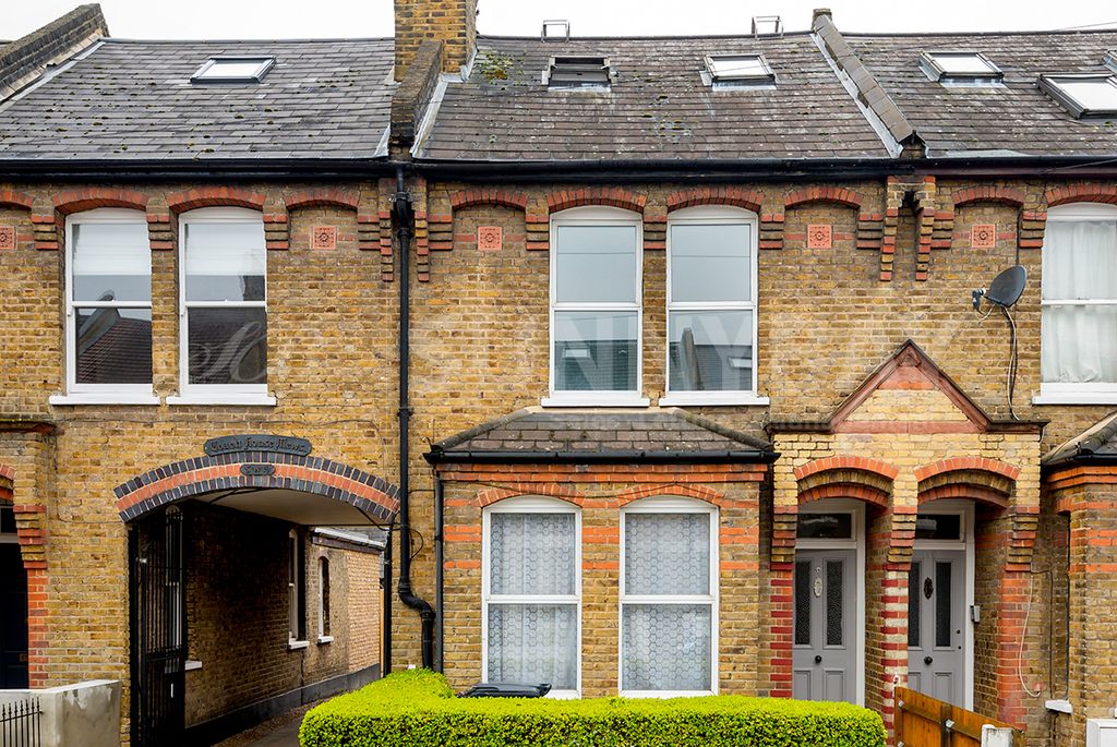 Property photo 1 of 11