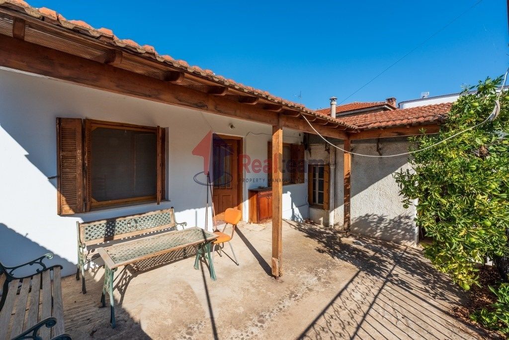 Property photo 2 of 24