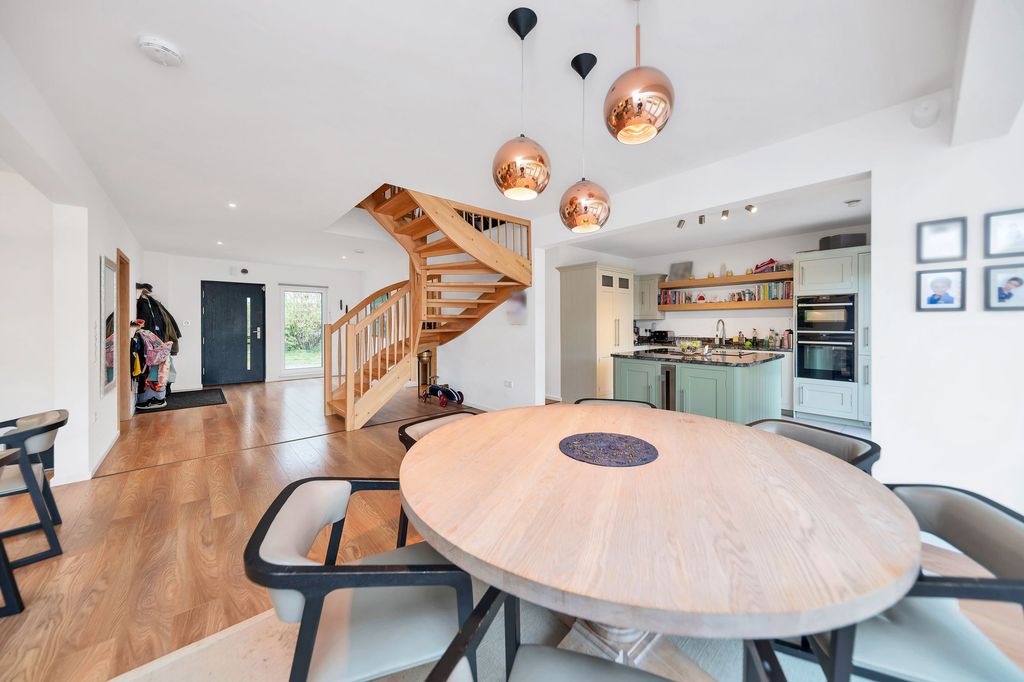 Property photo 3 of 30