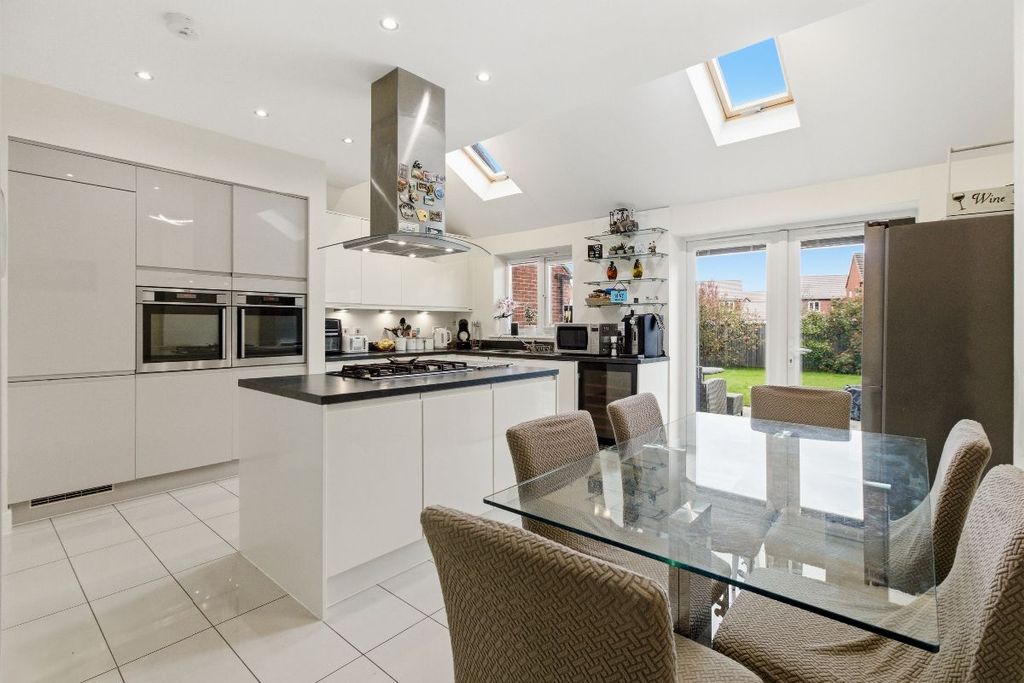 Property photo 2 of 33