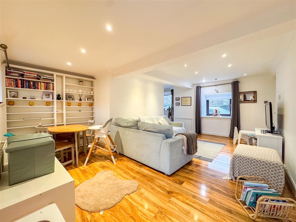 Property photo 3 of 25 Dining Area