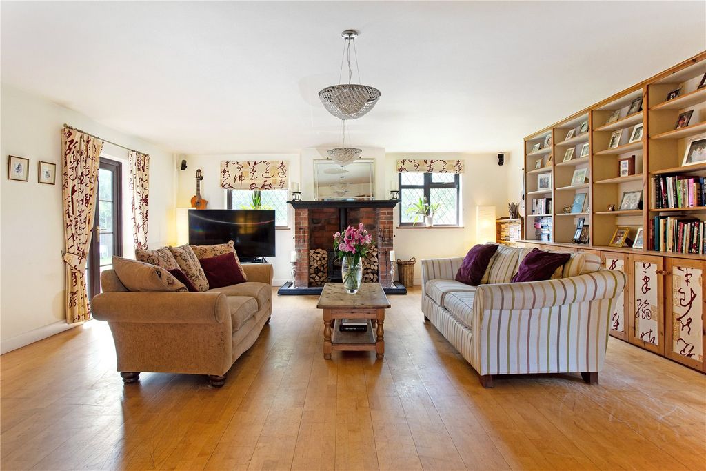 Property photo 2 of 15 Sitting Room