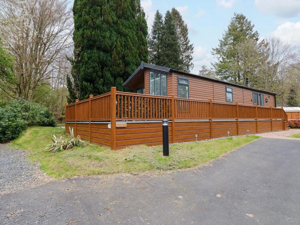 Property photo 2 of 28