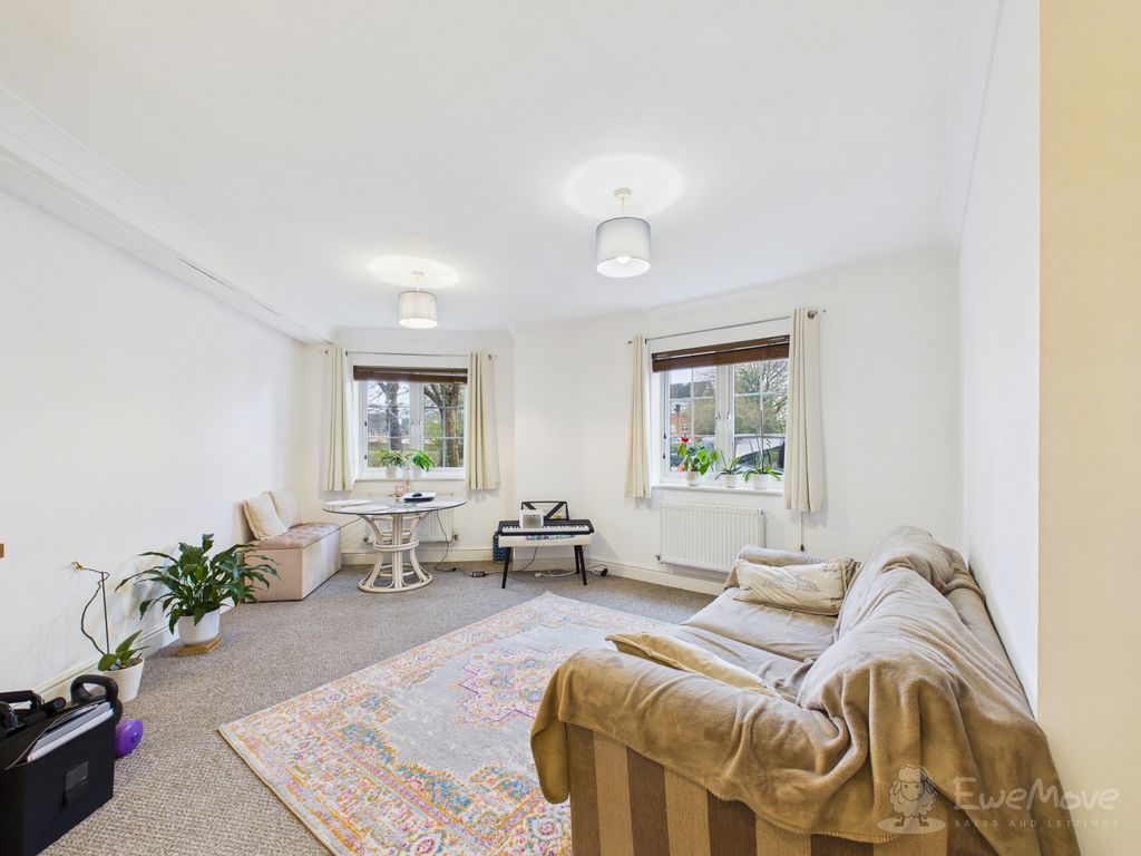 Property photo 3 of 7 Living Room