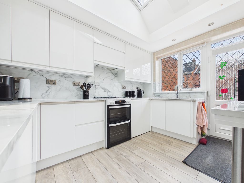Property photo 2 of 19 2- Rob Hammond Ewemove Pontefract