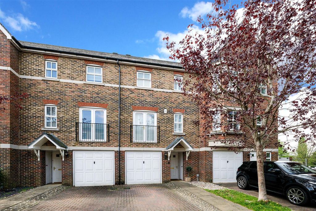 Property photo 1 of 20 Cavendish Walk (6).Jpg