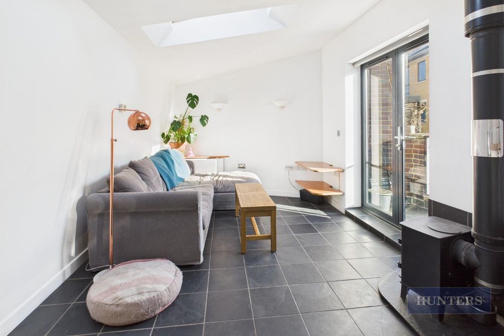 Property photo 2 of 7 Cam05152G0-Pr0326-Still008.Jpg