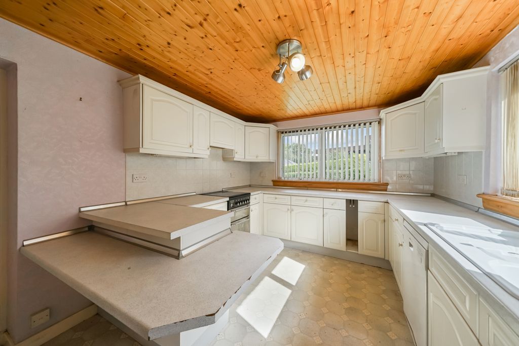 Property photo 3 of 18 Picture No. 06