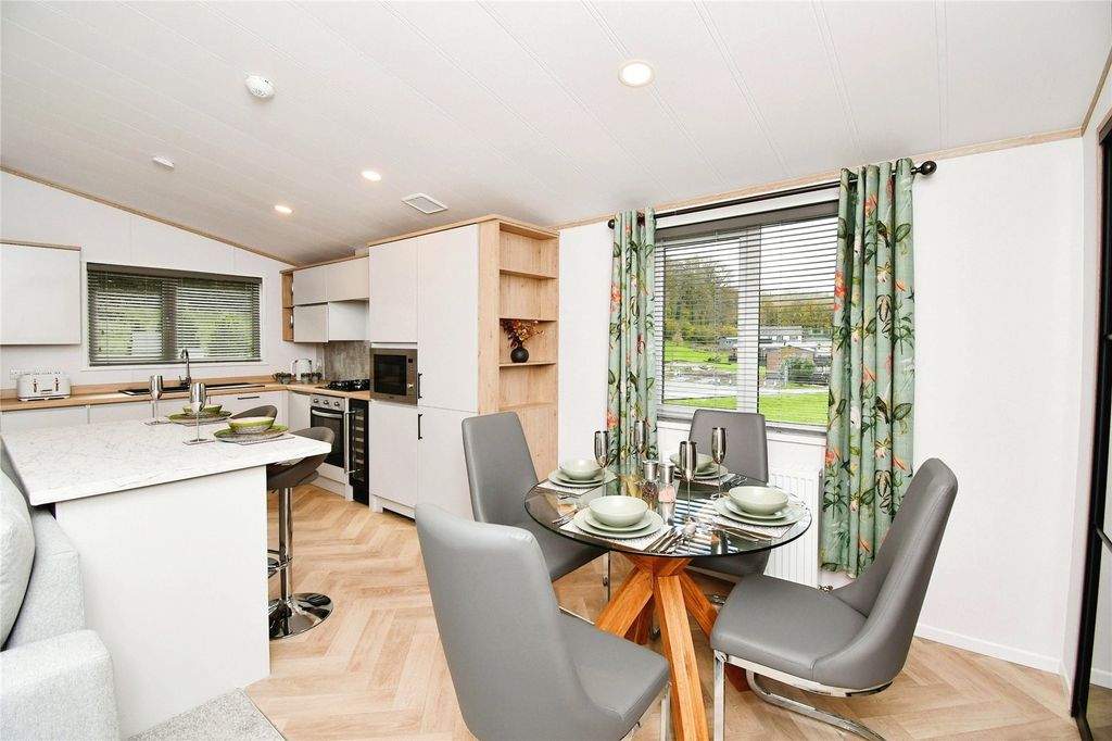 Property photo 3 of 16 Picture No. 04
