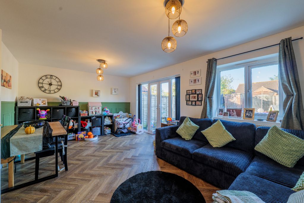 Property photo 2 of 18 4609654