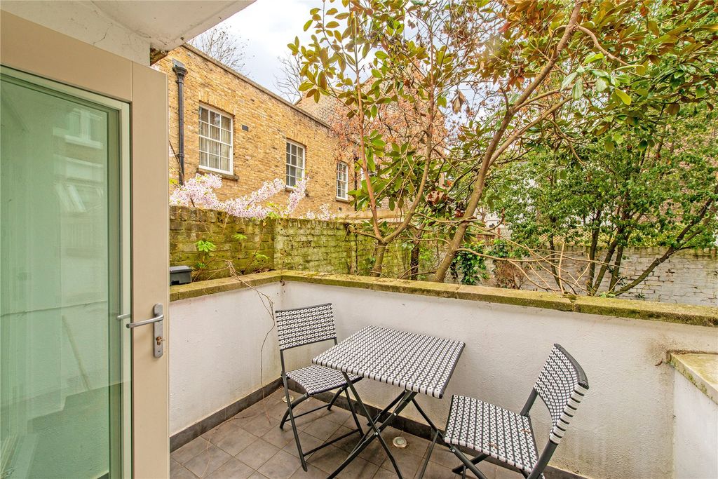 Property photo 3 of 12 Terrace