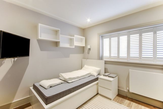 Property photo 3 of 7 Photo 01