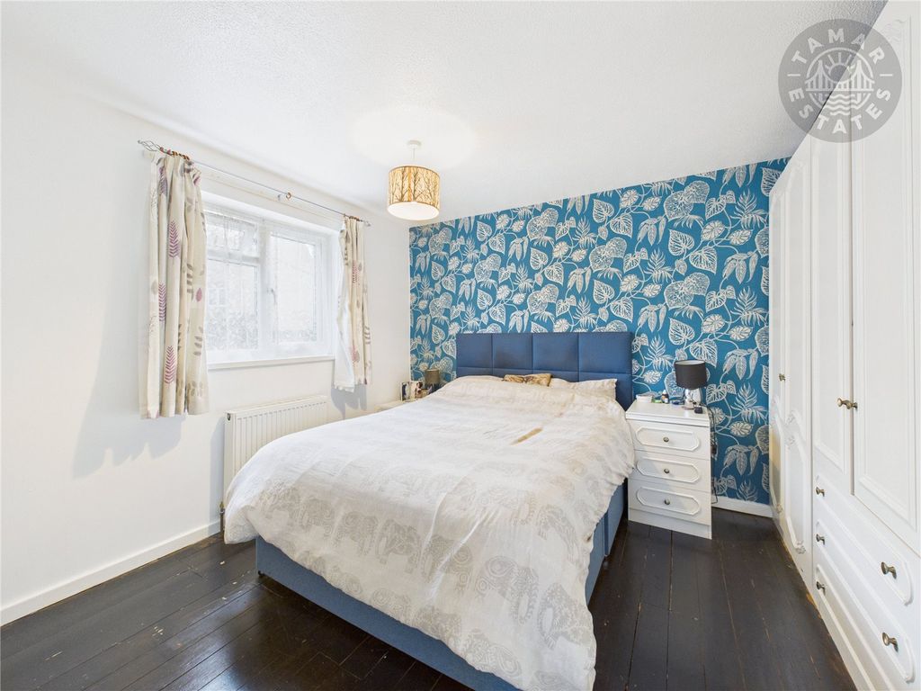 Property photo 3 of 17 Bedroom