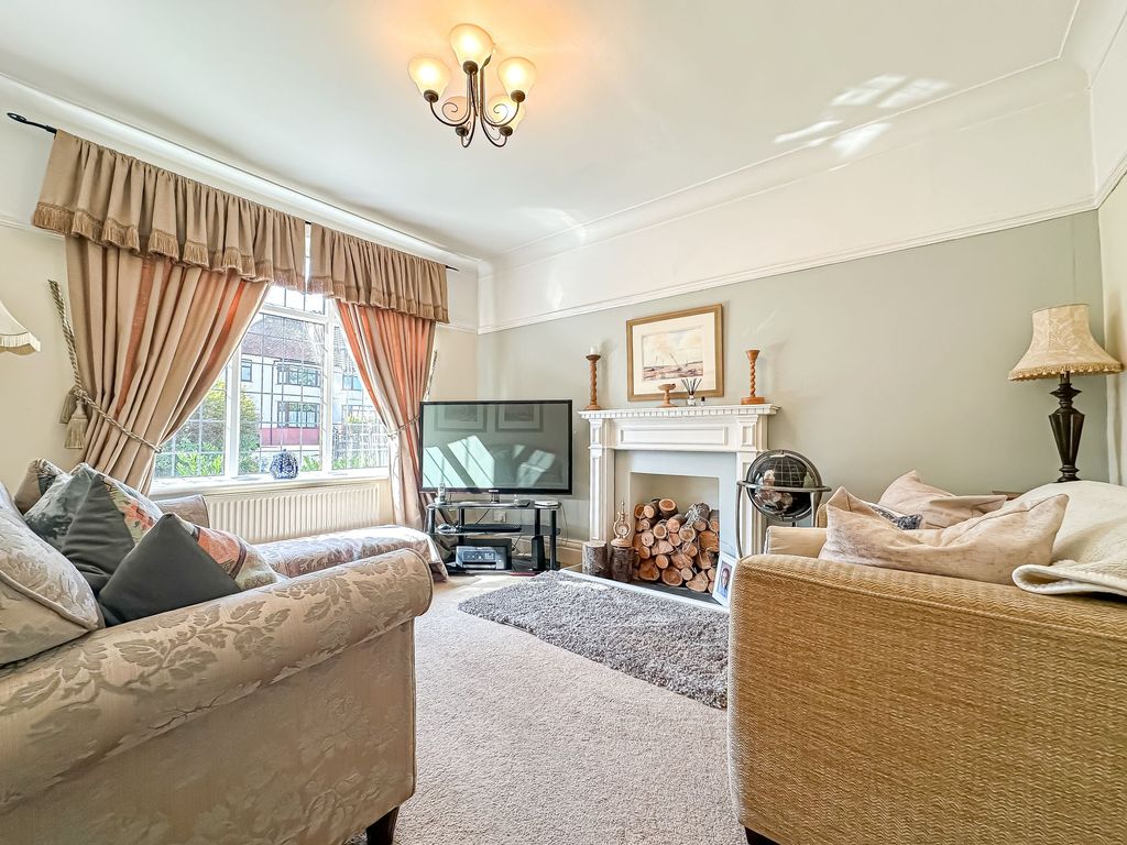 Property photo 2 of 35