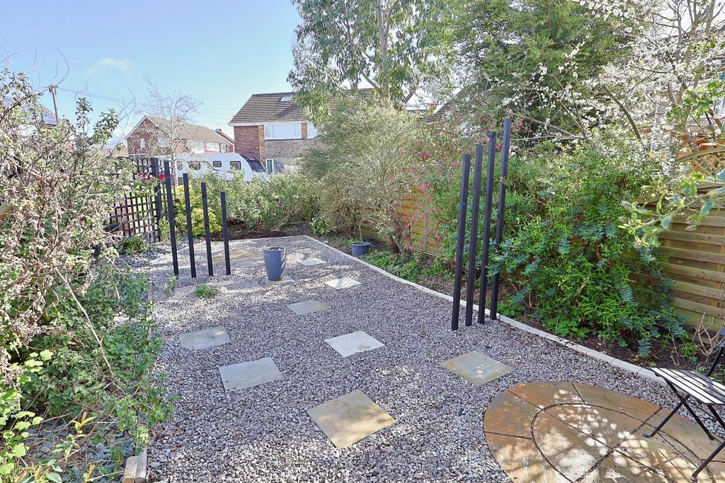 Property photo 3 of 18 Garden