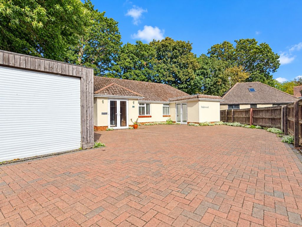 4 bed detached bungalow for saleJumpers Avenue, Christchurch BH23