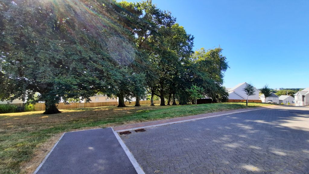 Property photo 1 of 28