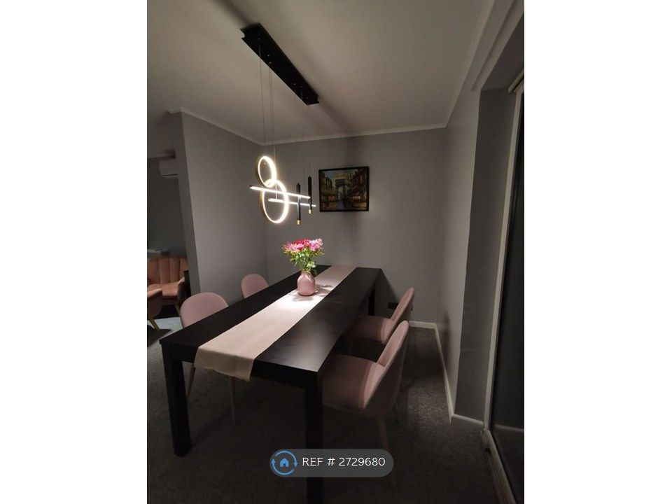 Property photo 1 of 7 Dining