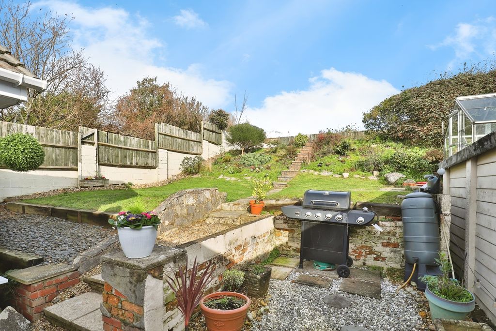 Property photo 2 of 21 Garden