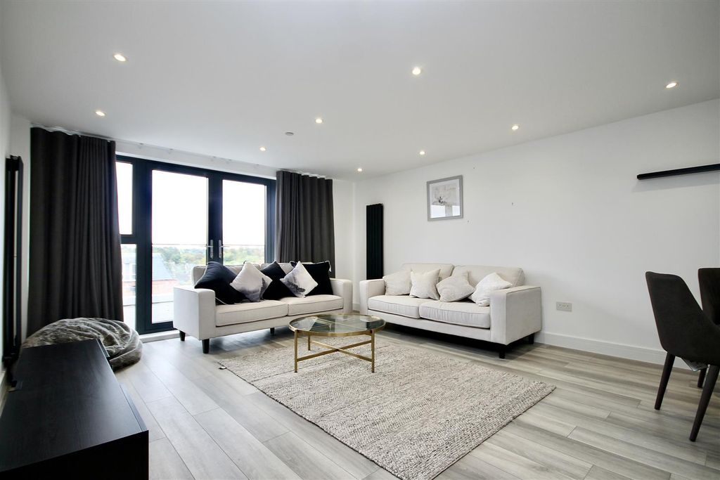 Property photo 2 of 12